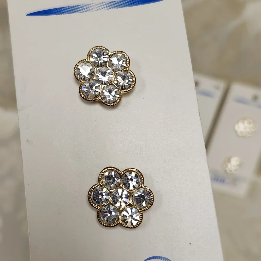 Creative Buttons By JHB - Rhinestone Flower buttons